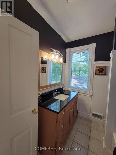 137 St George Street, St. Thomas, ON - Indoor Photo Showing Bathroom