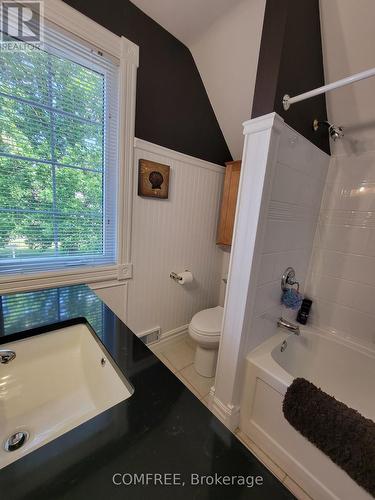 137 St George Street, St. Thomas, ON - Indoor Photo Showing Bathroom