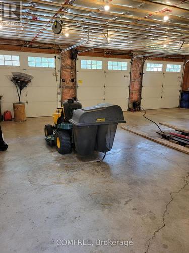 137 St George Street, St. Thomas, ON - Indoor Photo Showing Garage