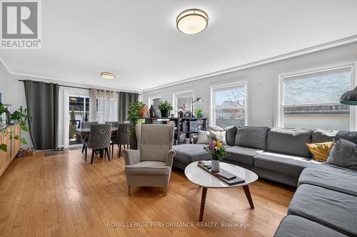 324 Duncairn Avenue, Ottawa, ON - Indoor Photo Showing Living Room