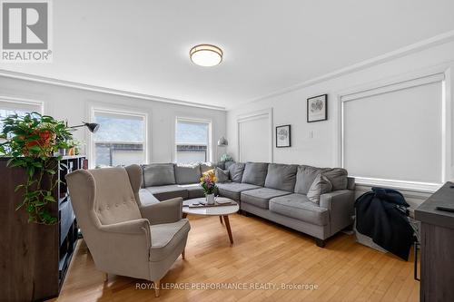 324 Duncairn Avenue, Ottawa, ON - Indoor Photo Showing Living Room