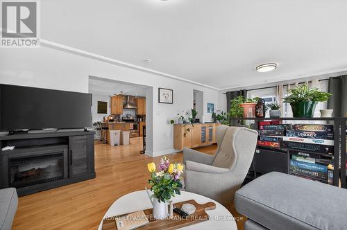 324 Duncairn Avenue, Ottawa, ON - Indoor Photo Showing Living Room
