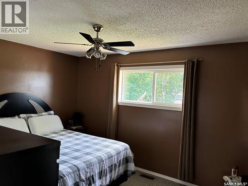 8 Hahn Crescent, Kindersley, SK - Indoor Photo Showing Bedroom