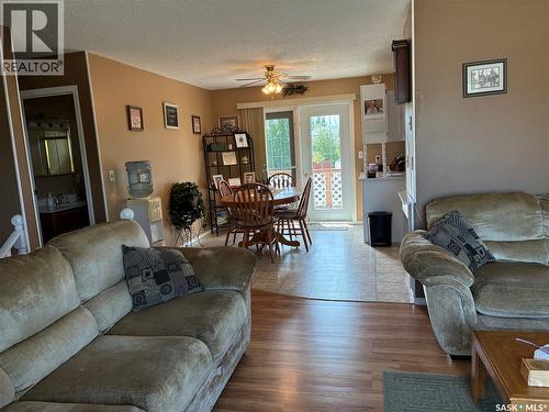 8 Hahn Crescent, Kindersley, SK - Indoor Photo Showing Living Room