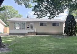 8 Queens Crescent  Brandon, MB R7B 1E7