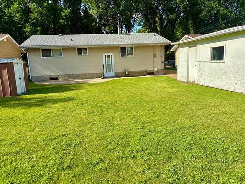 8 Queens Crescent, Brandon, MB - Outdoor