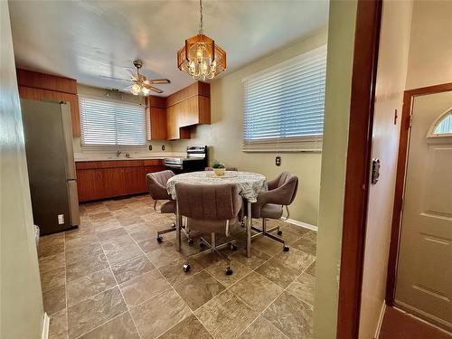 8 Queens Crescent, Brandon, MB - Indoor