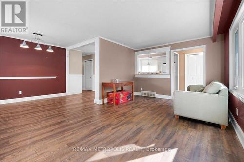 Main - 23 Silver Aspen Crescent, Kitchener, ON - Indoor Photo Showing Living Room