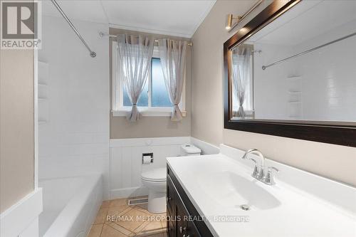 Main - 23 Silver Aspen Crescent, Kitchener, ON - Indoor Photo Showing Bathroom