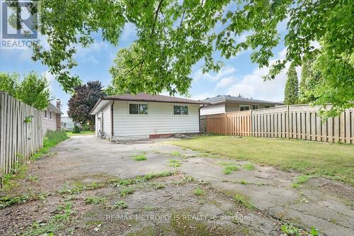 Main - 23 Silver Aspen Crescent, Kitchener, ON - Outdoor