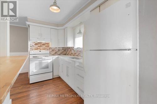 Main - 23 Silver Aspen Crescent, Kitchener, ON - Indoor Photo Showing Kitchen