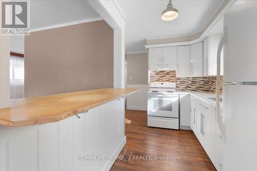 Main - 23 Silver Aspen Crescent, Kitchener, ON - Indoor Photo Showing Kitchen