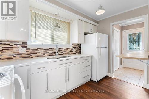 Main - 23 Silver Aspen Crescent, Kitchener, ON - Indoor Photo Showing Kitchen