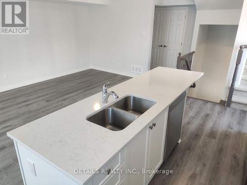 800 KINIW PRIVATE , Ottawa, Ontario K1K 5A3 4