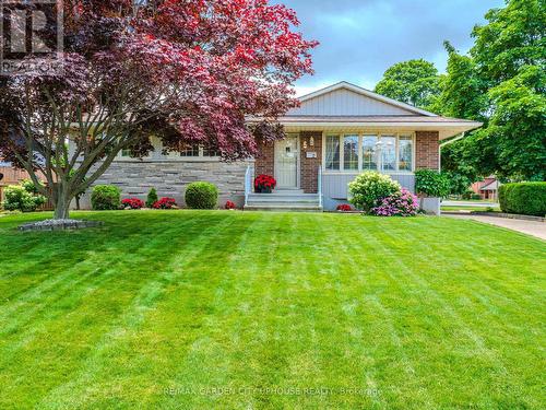 2 CROYDON DRIVE  St. Catharines (Lakeshore), ON L2M 1J2