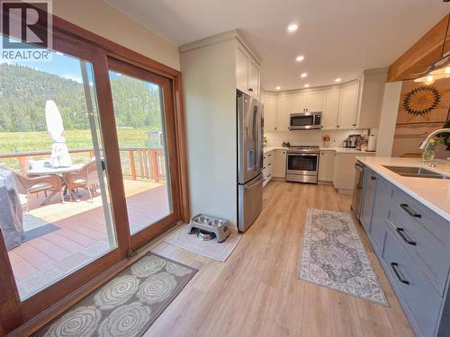 118 Skye Blue Loop, Princeton, BC - Indoor Photo Showing Kitchen With Double Sink With Upgraded Kitchen