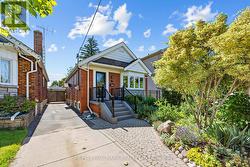 16 CRESTLAND AVENUE  Toronto, ON M4C 3L1