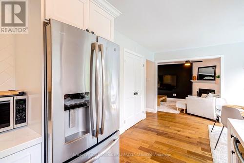 34 Amblecote Place, Hamilton, ON - Indoor Photo Showing Kitchen