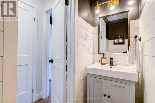 34 Amblecote Place, Hamilton, ON - Indoor Photo Showing Bathroom