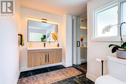 34 Amblecote Place, Hamilton, ON - Indoor Photo Showing Bathroom