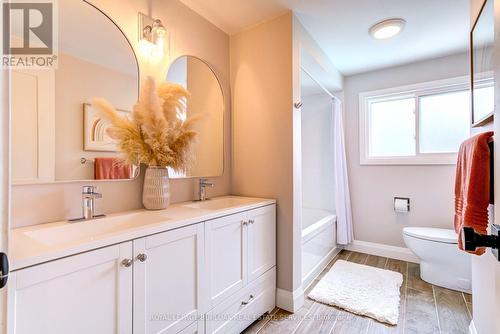 34 Amblecote Place, Hamilton, ON - Indoor Photo Showing Bathroom