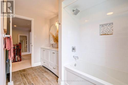34 Amblecote Place, Hamilton, ON - Indoor Photo Showing Bathroom