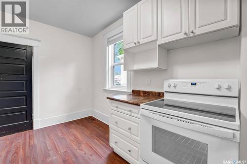 736 7Th Avenue N, Saskatoon, SK - Indoor Photo Showing Kitchen