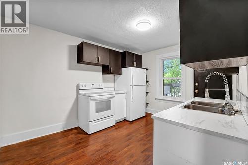 736 7Th Avenue N, Saskatoon, SK - Indoor Photo Showing Kitchen With Double Sink