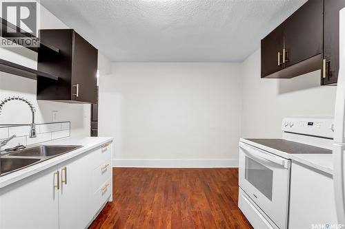 736 7Th Avenue N, Saskatoon, SK - Indoor Photo Showing Kitchen With Double Sink
