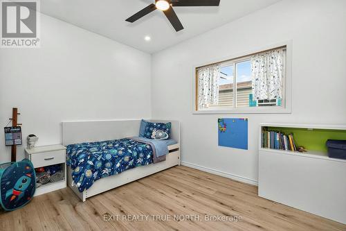 19 Vics Road, Midland, ON - Indoor Photo Showing Bedroom