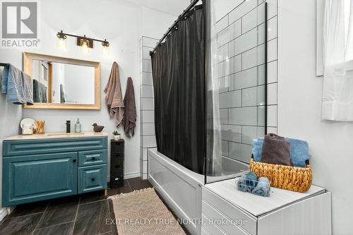 19 Vics Road, Midland, ON - Indoor Photo Showing Bathroom