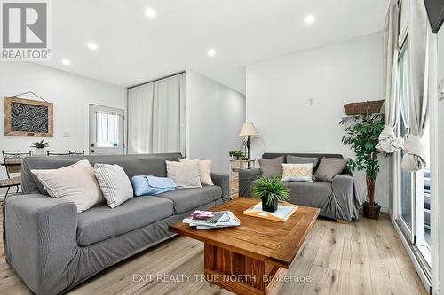 19 Vics Road, Midland, ON - Indoor Photo Showing Living Room