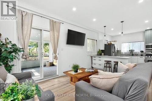 19 Vics Road, Midland, ON - Indoor Photo Showing Living Room