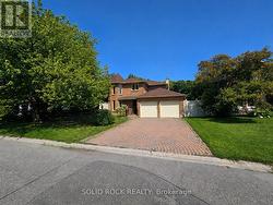 54 HUNTSMAN CRESCENT  Ottawa, ON K2M 1C4