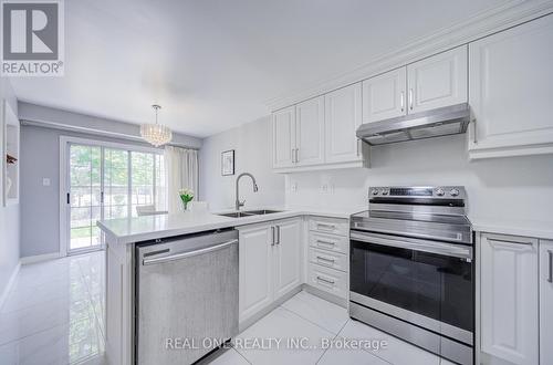 5827 Rainspring Drive, Mississauga, ON - Indoor Photo Showing Kitchen With Double Sink