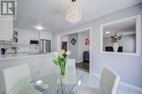 5827 Rainspring Drive, Mississauga, ON - Indoor Photo Showing Dining Room