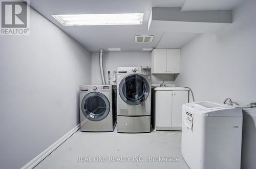 5827 Rainspring Drive, Mississauga, ON - Indoor Photo Showing Laundry Room