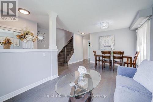 5827 Rainspring Drive, Mississauga, ON - Indoor Photo Showing Living Room