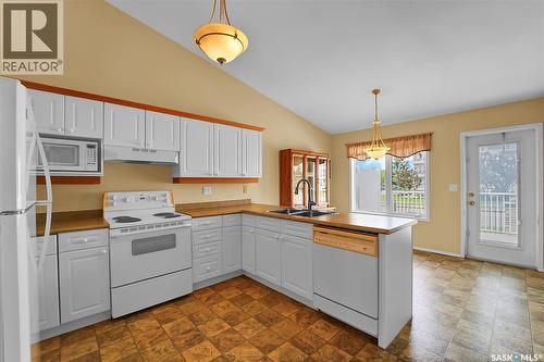 116 835 Heritage Green, Saskatoon, SK - Indoor Photo Showing Kitchen With Double Sink