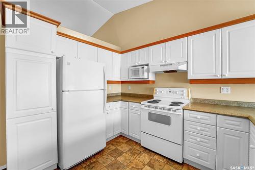 116 835 Heritage Green, Saskatoon, SK - Indoor Photo Showing Kitchen