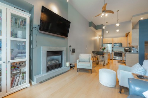 #103-38 Front St, Nanaimo, BC - Indoor Photo Showing Living Room With Fireplace