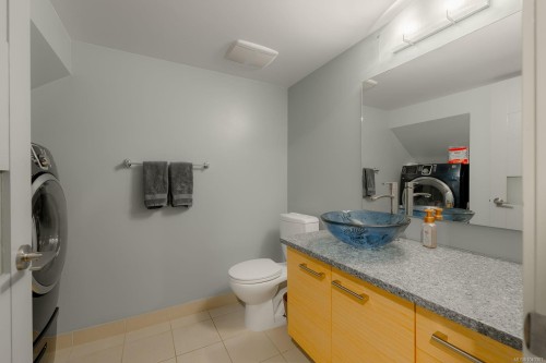 #103-38 Front St, Nanaimo, BC - Indoor Photo Showing Laundry Room