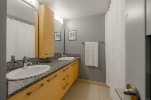 #103-38 Front St, Nanaimo, BC - Indoor Photo Showing Bathroom