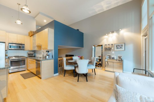 #103-38 Front St, Nanaimo, BC - Indoor Photo Showing Kitchen With Stainless Steel Kitchen