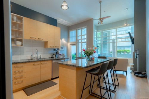#103-38 Front St, Nanaimo, BC - Indoor Photo Showing Kitchen