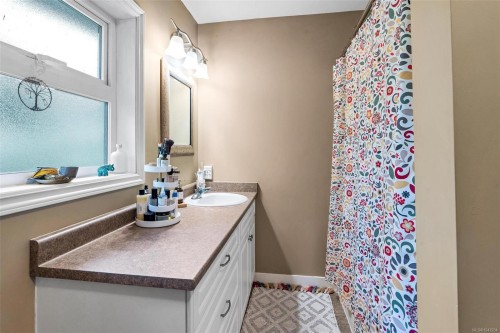 355 Beech Ave, Duncan, BC 