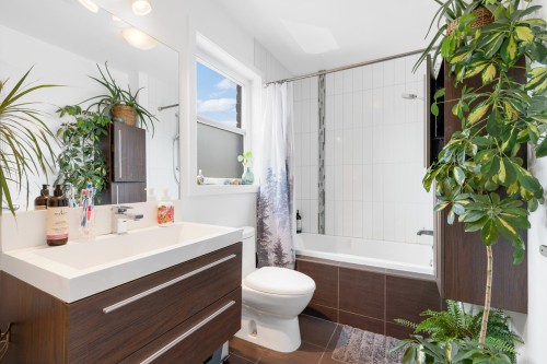 Bathroom - 200-90 Rue Bruchési, Blainville, QC - Indoor Photo Showing Bathroom