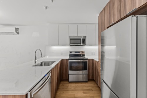 Kitchen - 01-566 Rue Nicolet, Montréal (Mercier/Hochelaga-Maisonneuve), QC - Indoor Photo Showing Kitchen With Upgraded Kitchen