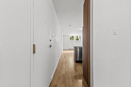 Mud Room - 01-566 Rue Nicolet, Montréal (Mercier/Hochelaga-Maisonneuve), QC - Indoor Photo Showing Other Room