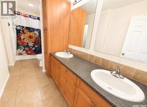 4 1275 S Railway Avenue E, Swift Current, SK - Indoor Photo Showing Bathroom